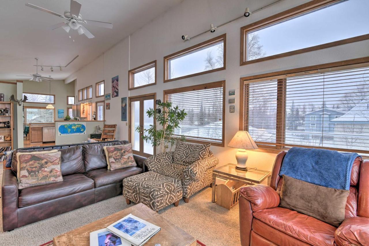 Spacious Family Home With Deck And Million-Dollar View 安克拉治 外观 照片