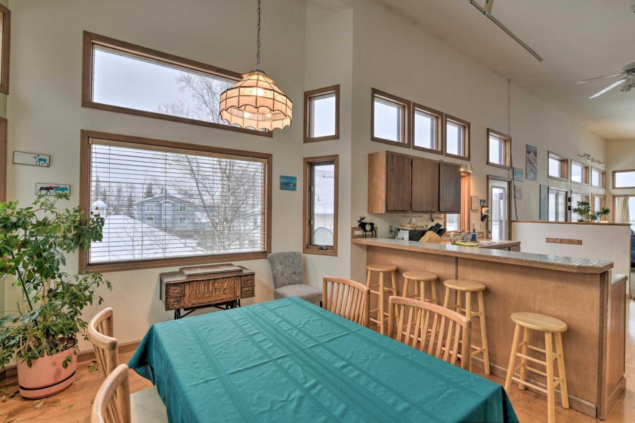 Spacious Family Home With Deck And Million-Dollar View 安克拉治 外观 照片